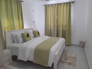 3 Schlafzimmer, Bügeleisen/Bügelbrett, Bettwäsche