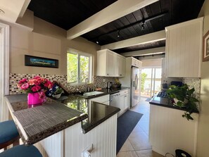 電子レンジ、オーブン、コンロ、食器洗い機