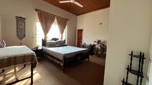 3 bedrooms, desk, iron/ironing board, WiFi