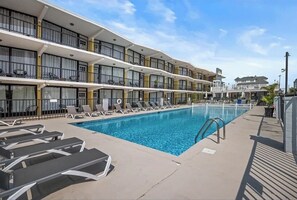 Outdoor pool - Charming 1-bedroom, 1st Floor Condo in North Wildwood. 2 Blocks to Beach! (North Wildwood)