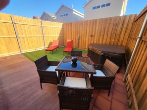 Outdoor dining - Fisherman's Suite Unit 2 (Truth or Consequences)