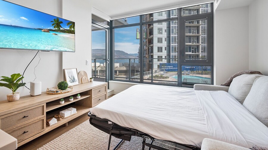 AQUA Corner Unit w Amazing View 614