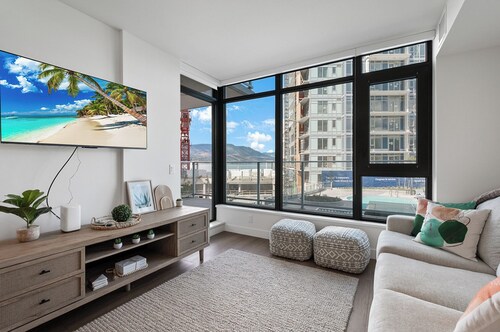 AQUA Corner Unit w Amazing View 614