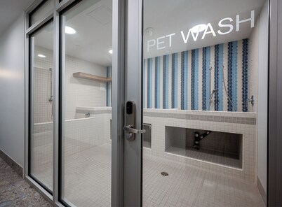 AQUA Corner Unit w Amazing View 614
