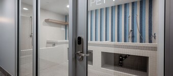 AQUA Corner Unit w Amazing View 614