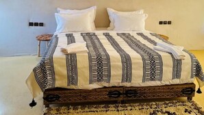 Desk - Amrad luxury camp (Taouz)
