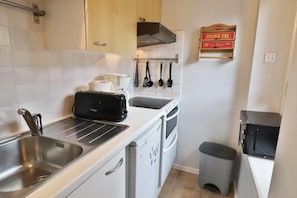 Microwave, oven, coffee/tea maker, toaster - 200m from ski slopes, 2nd floor, balcony, tv, ski locker, 28m², Les Gets (Les Gets)