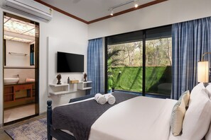 Family Apartment, Balcony