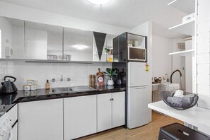 Fridge, microwave, oven, stovetop