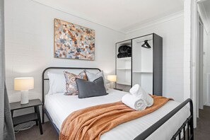 2 bedrooms, desk, iron/ironing board, free WiFi