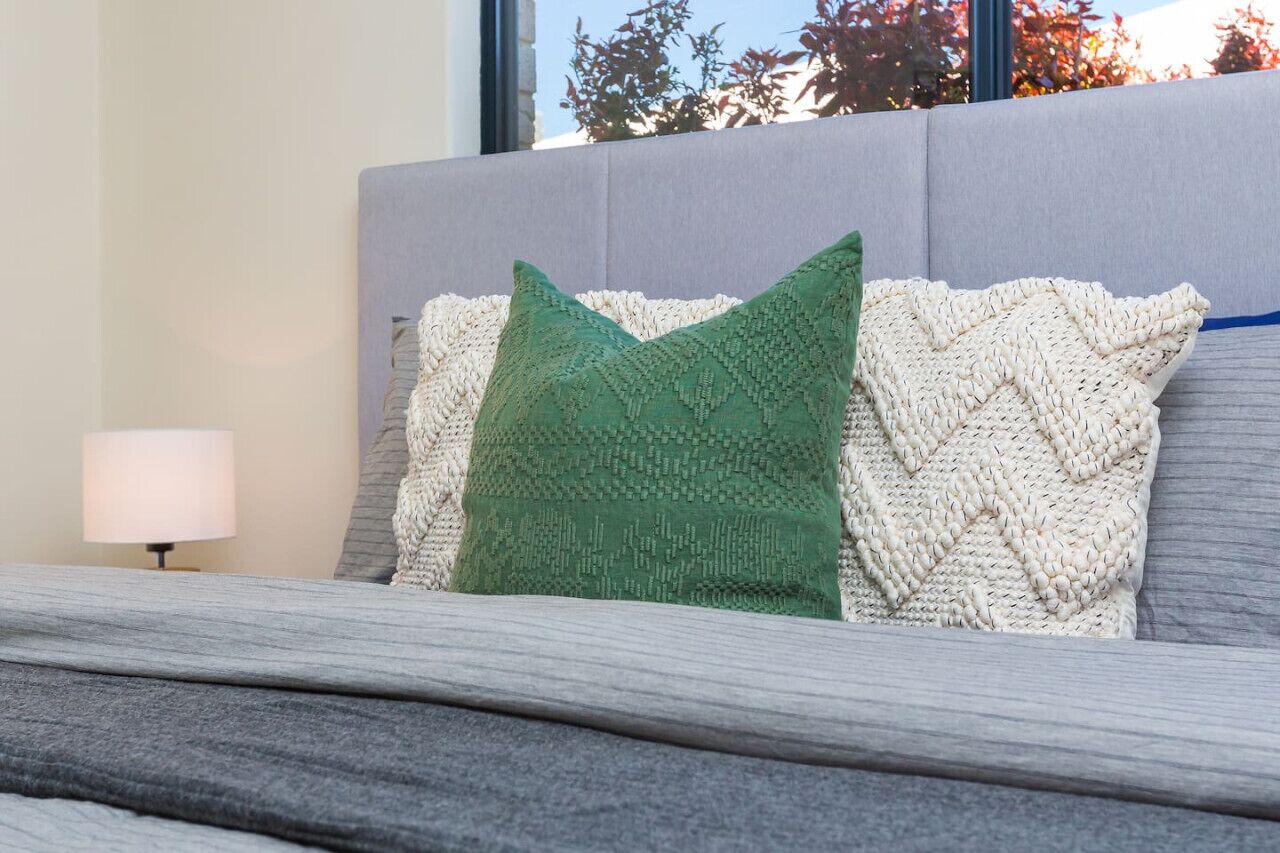 3 bedrooms, desk, iron/ironing board, travel cot