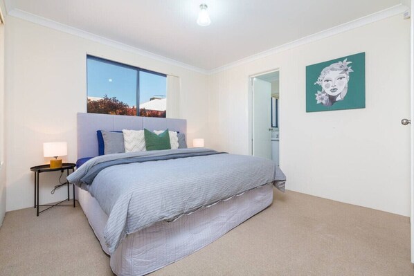 3 bedrooms, desk, iron/ironing board, travel cot