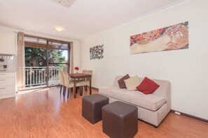 TV - 2 BR getaway! 4.8km to CBD & 10km to airport (Mount Lawley)
