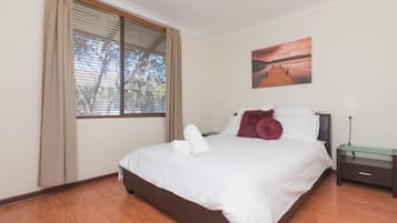 2 bedrooms, desk, iron/ironing board, free WiFi