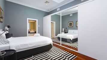 2 bedrooms, desk, iron/ironing board, travel crib