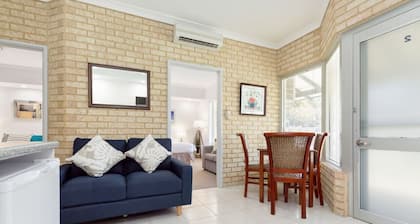 A2 - Spacious Apartment w/ Wi-Fi + Kitchenette