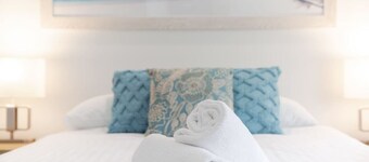 A2 - Spacious Apartment w/ Wi-Fi + Kitchenette