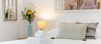 A3 - Modern Apt w/ Free Parking + Private Bathroom