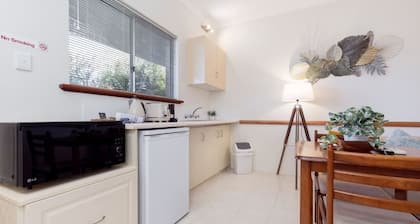 A4 - Deluxe 1 bedroom, 1 bathroom apartment!