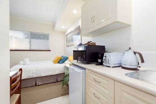 A8 - Enjoy a romantic weekend at cozy studio apt.