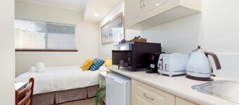 A8 - Enjoy a romantic weekend at cozy studio apt.
