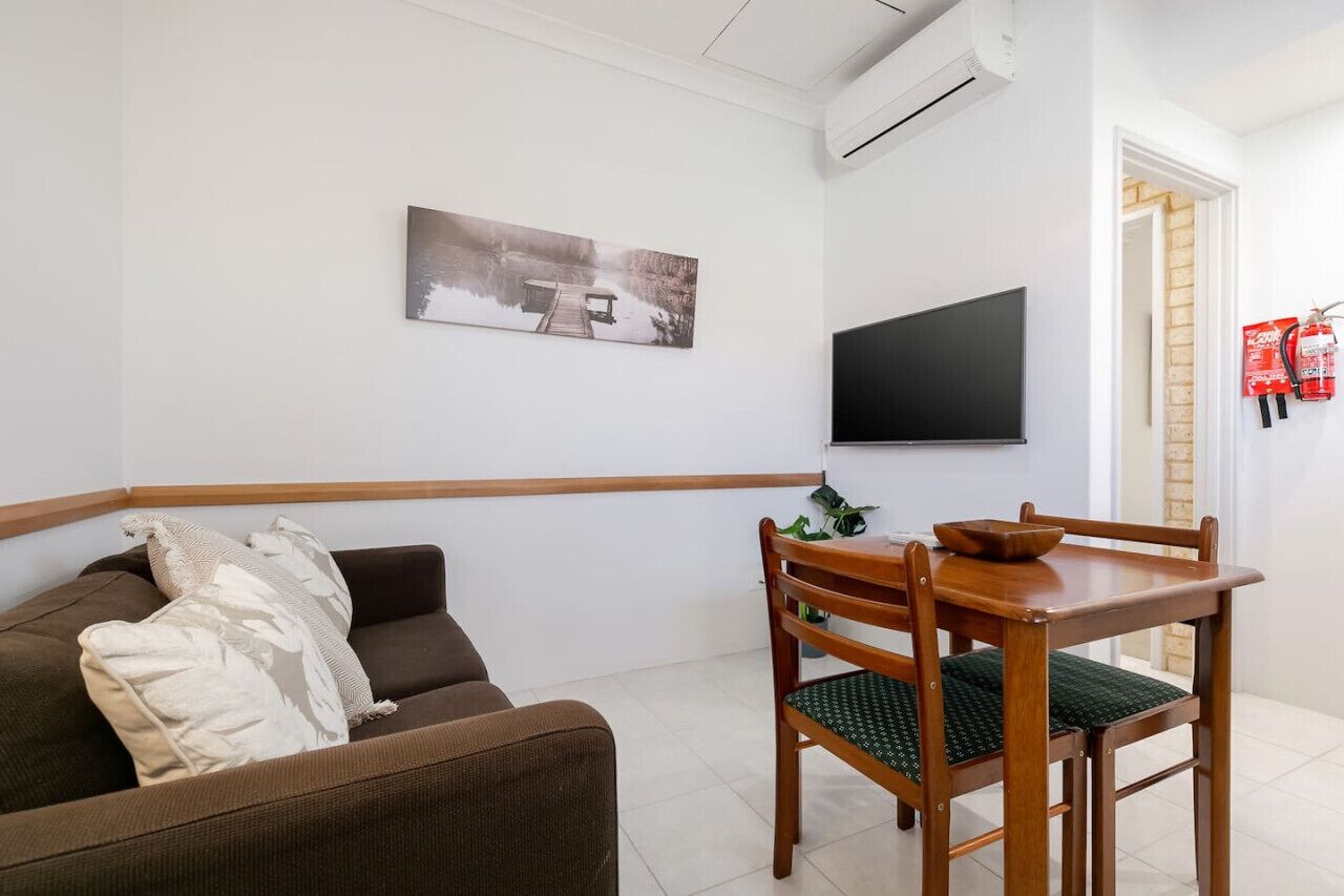 A6 - Work-from-home Haven | Free Wifi | 1br! - Joondalup