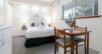 A7 - Escape the city | studio with FREE parking!