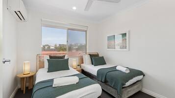 3 bedrooms, desk, iron/ironing board, travel crib