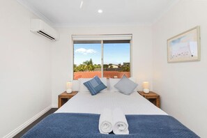 3 bedrooms, desk, iron/ironing board, travel crib