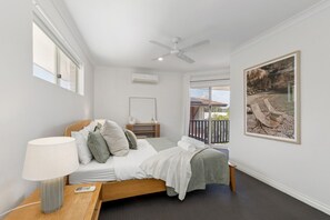 3 bedrooms, desk, iron/ironing board, travel cot