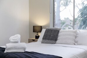 1 habitación, tabla de planchar con plancha, wifi gratis y ropa de cama
