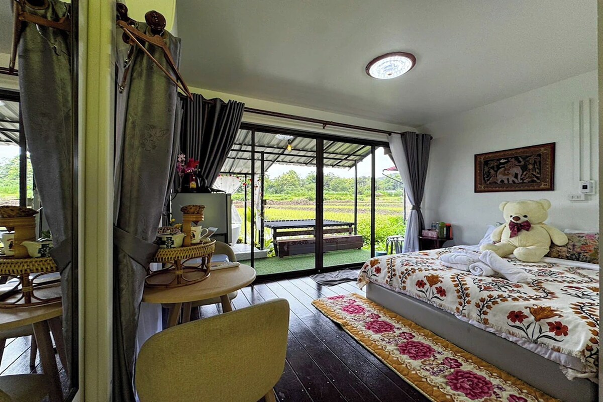 Baan Song A | Escritorio, wifi gratis y ropa de cama 