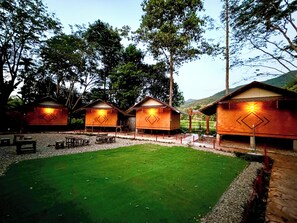 Exterior - Nansilarom (Pua)