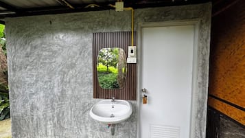 Baan Ram Than 1 | Badkamer | Gratis toiletartikelen, een haardroger, handdoeken