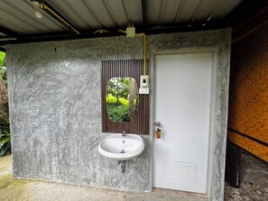 Bathroom - Nansilarom (Pua)