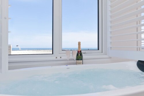 Sea La Vie - The Watch!