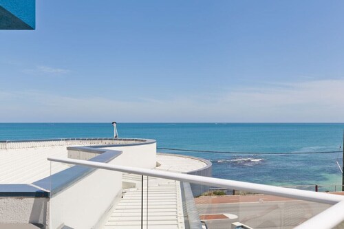 Sea La Vie - The Watch!