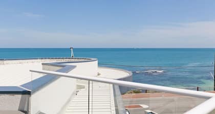 Sea La Vie - The Watch!
