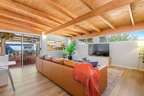 TV - Dreamy getaway awaits for the ultimate relaxation! (Hamersley)