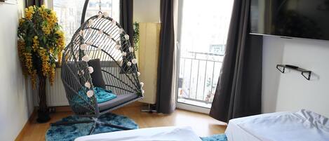 3 bedrooms, desk, free WiFi, bed sheets