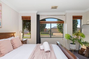 4 bedrooms, desk, iron/ironing board, travel cot