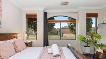 4 bedrooms, desk, iron/ironing board, travel cot