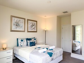 3 bedrooms, iron/ironing board, WiFi, bed sheets