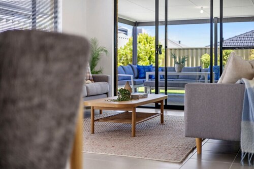 Jindee Beach 2km away | Magical memories in Butler