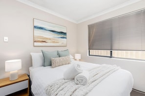 3 habitaciones, tabla de planchar con plancha y cuna de viaje