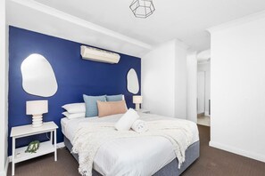 3 slaapkamers, een strijkplank/strijkijzer, reisbedje, gratis wifi