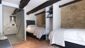 5 chambres, fer et planche à repasser, Wi-Fi, draps fournis