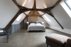 5 habitaciones, tabla de planchar con plancha, wifi y ropa de cama 