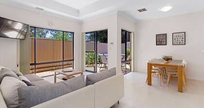 Beachside Gem in Doubleview! Free Wi-Fi! Parking!