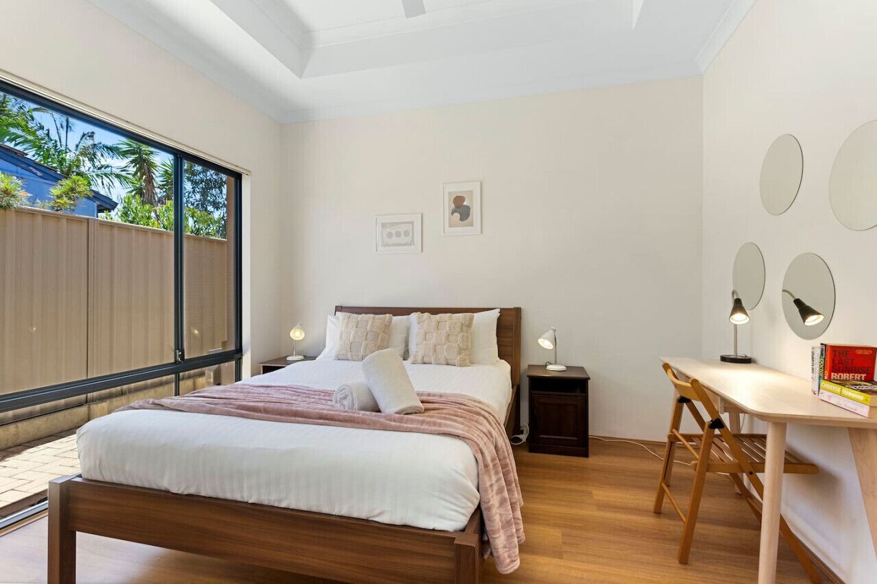 3 bedrooms, desk, iron/ironing board, travel crib